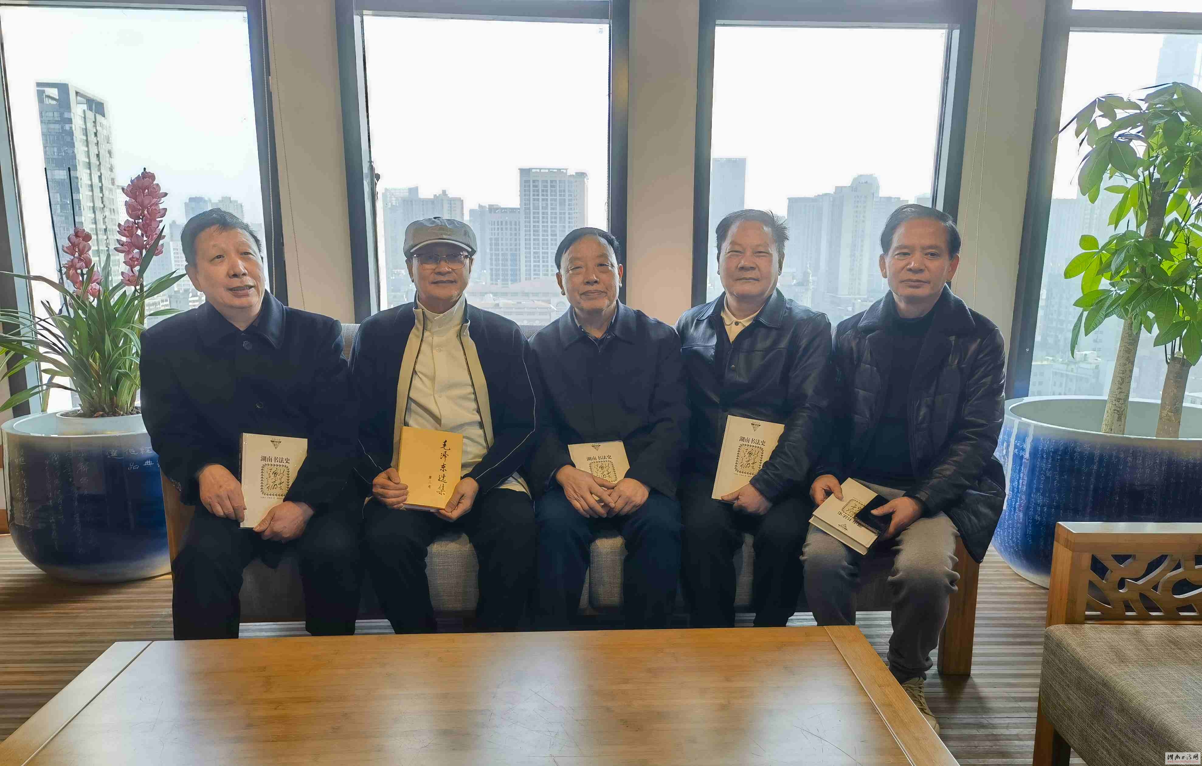 <span style='font-style:none;font-weight:bold;text-decoration:none'>��������ϯ�顰�������񡱣������鷨����������&nbsp;</span>