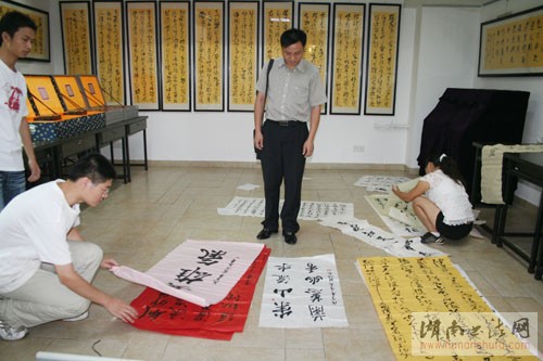 第二届湖南省大学生书法作品展进行评选 - 湖南书法网 官网 - Powered by SupeSite