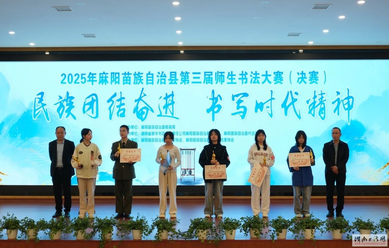 <span style='font-style:none;font-weight:bold;text-decoration:none'>صʦ鷨</span>
